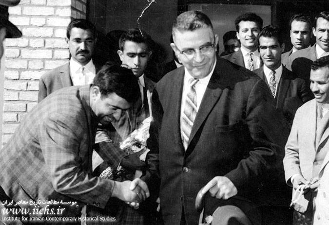 موسس حزب سیاسی که با باند چاقوکشان همدست بود موسس حزب سیاسی که با باند چاقوکشان همدست بود
