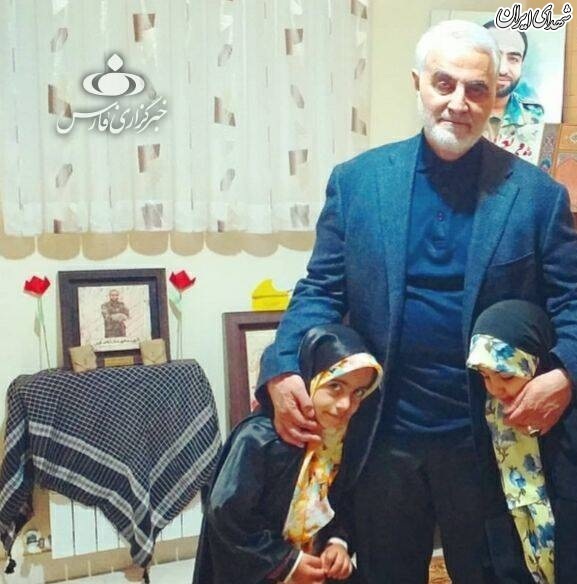 «حاج قاسم» اولین کسی بود که روی سر بچههایم دستکشید «حاج قاسم» اولین کسی بود که روی سر بچههایم دستکشید