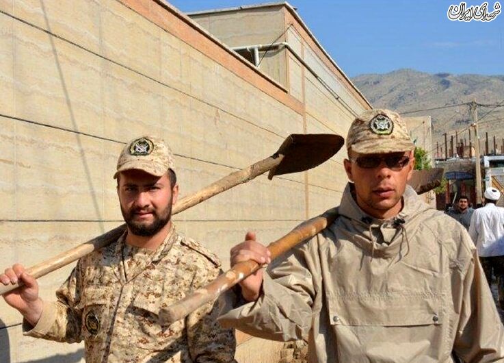 سردار سیاری چه نشانی را از رهبر انقلاب دریافت کرد؟ +تصاویر سردار سیاری چه نشانی را از رهبر انقلاب دریافت کرد؟ +تصاویر