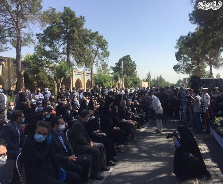 آغاز وداع با محمد علی کشاورز در قطعه هنرمندان+ عکس آغاز وداع با محمد علی کشاورز در قطعه هنرمندان+ عکس