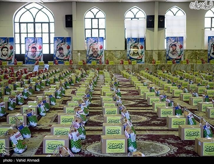 عکس/ کمکهای مومنانه فرماندهان و کارکنان ستاد کل سپاه عکس/ کمکهای مومنانه فرماندهان و کارکنان ستاد کل سپاه
