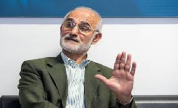 بهره برداری جناحی از یک حماسه!/قرار دادن نام یکی از سران فتنه در مقابل نام یک شهید والامقام!