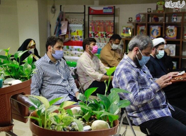 بحث داغ ادبیات در رونمایی از کتاب شهید ثامنی + عکس بحث داغ ادبیات در رونمایی از کتاب شهید ثامنی + عکس