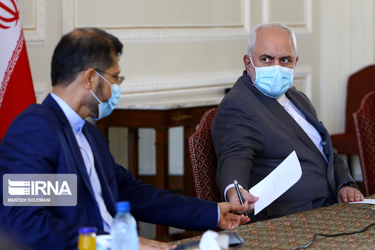 نگاه تند ظریف به سخنگوی جدید