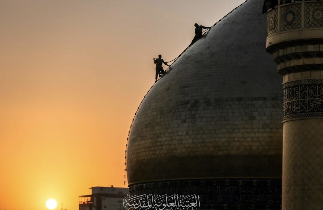 شستشوی گنبد حرم مطهر امیرالمومنین(ع)