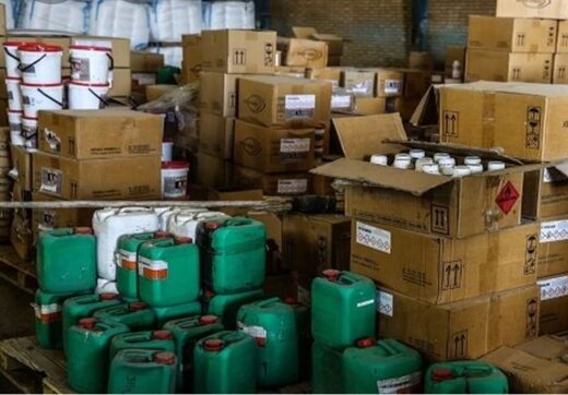 کشف انبار بزرگ احتکار روغن موتور و ضدیخ کشف انبار بزرگ احتکار روغن موتور و ضدیخ