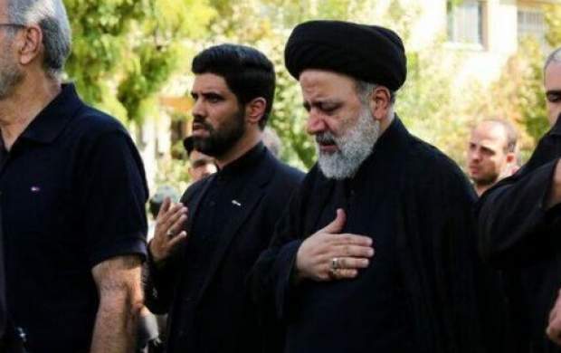 رئیسی برای سیدالشهداء(ع) اقامه عزا میکند رئیسی برای سیدالشهداء(ع) اقامه عزا میکند