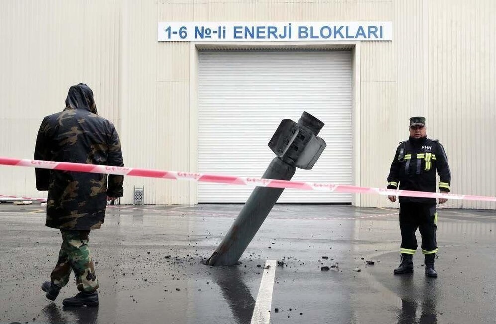 موشک منفجر نشده در خیابانی در آذربایجان