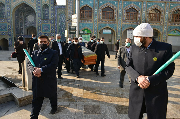 پیکر علی اصغر زارعی پس از طواف در حرم حضرت عبدالعظیم حسنی(ع) به خاک سپرده شد پیکر علی اصغر زارعی پس از طواف در حرم حضرت عبدالعظیم حسنی(ع) به خاک سپرده شد