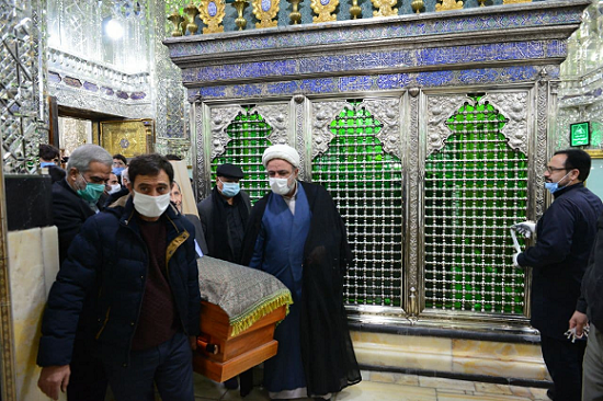 پیکر علی اصغر زارعی پس از طواف در حرم حضرت عبدالعظیم حسنی(ع) به خاک سپرده شد پیکر علی اصغر زارعی پس از طواف در حرم حضرت عبدالعظیم حسنی(ع) به خاک سپرده شد