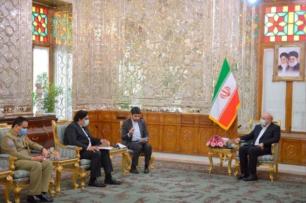 عملیاتی کردن بازارچههای مرزی موجب تقویت رفاه مرزنشینان است عملیاتی کردن بازارچههای مرزی موجب تقویت رفاه مرزنشینان است