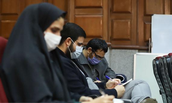 عکس/ قدم زدن پوری حسینی در دادگاه