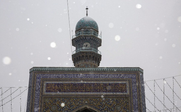 بارش برف پاییزی در حرم امام رئوف(ع)
