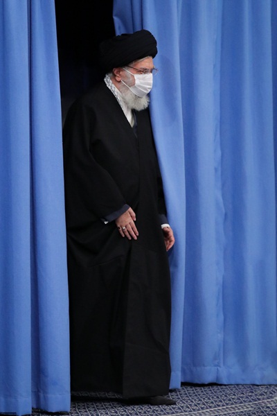 دیدار دستاندرکاران مراسم سالگرد شهید سلیمانی با رهبر معظم انقلاب دیدار دستاندرکاران مراسم سالگرد شهید سلیمانی با رهبر معظم انقلاب