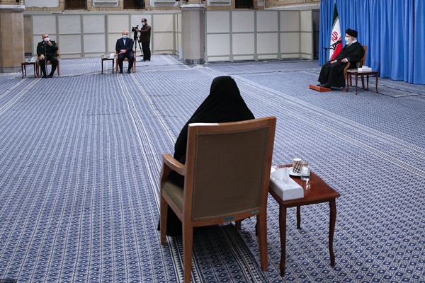 دیدار دستاندرکاران مراسم سالگرد شهید سلیمانی با رهبر معظم انقلاب دیدار دستاندرکاران مراسم سالگرد شهید سلیمانی با رهبر معظم انقلاب