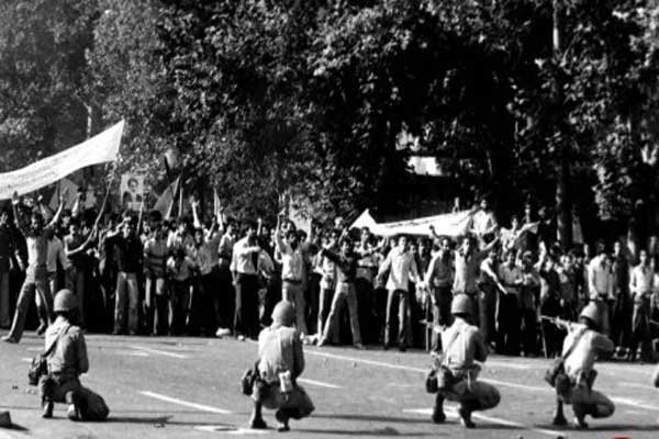 مشق فجر انقلاب در پاییز مشق فجر انقلاب در پاییز