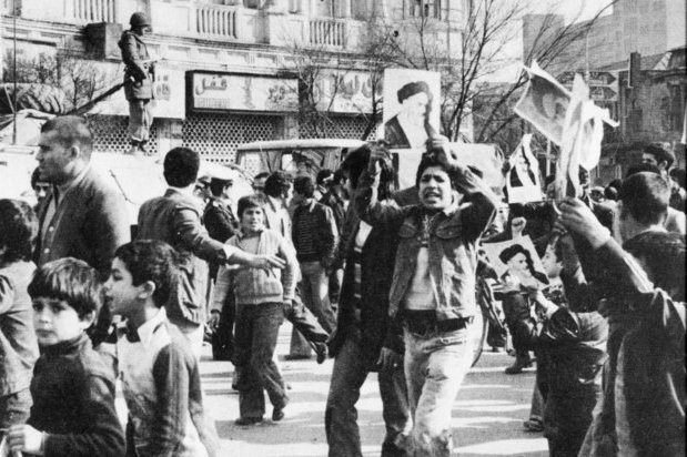مشق فجر انقلاب در پاییز مشق فجر انقلاب در پاییز