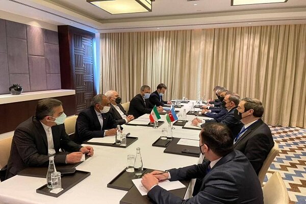 ظریف با همتای آذربایجانی خود دیدار کرد ظریف با همتای آذربایجانی خود دیدار کرد