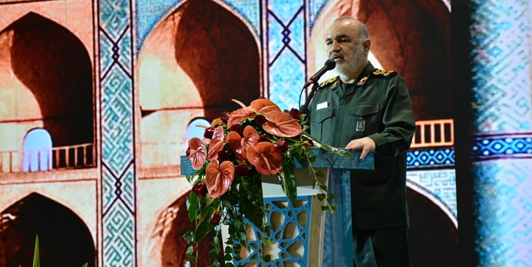 سردار سلامی: دشمن در خواب هم به فکر جنگ با ملت ایران نیست سردار سلامی: دشمن در خواب هم به فکر جنگ با ملت ایران نیست