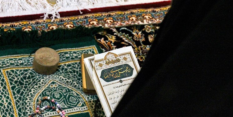توزیع ۶۰۰ هزار ادعیه تکبرگی در حرم رضوی توزیع ۶۰۰ هزار ادعیه تکبرگی در حرم رضوی