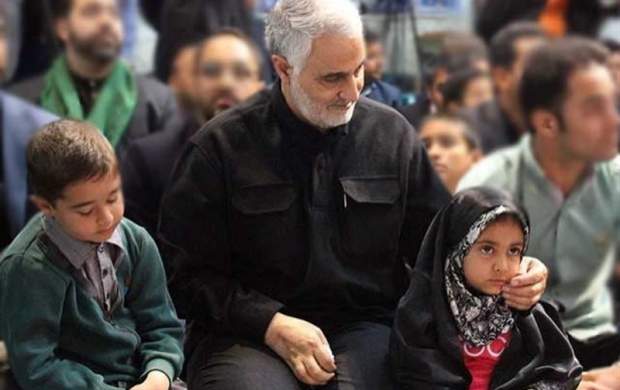 دو شرط حاج قاسم برای تسبیحی که به دختر شهید داد دو شرط حاج قاسم برای تسبیحی که به دختر شهید داد