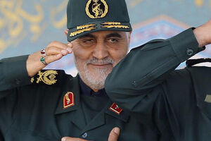 مکتب شهید سلیمانی حمایت از محرومین و مستضعفین بود. مکتب شهید سلیمانی حمایت از محرومین و مستضعفین بود.