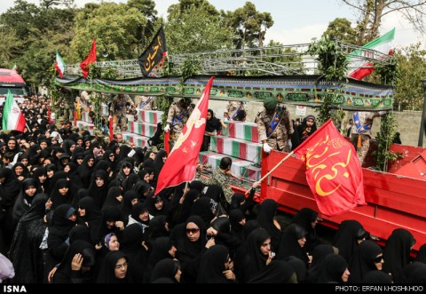 تشییع کاروان شهدا در تهران در روز شهادت حضرت فاطمه (س) تشییع کاروان شهدا در تهران در روز شهادت حضرت فاطمه (س)