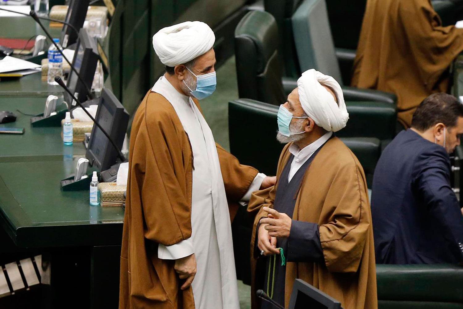 حضور وزیر بهداشت و وزیر راه در مجلس