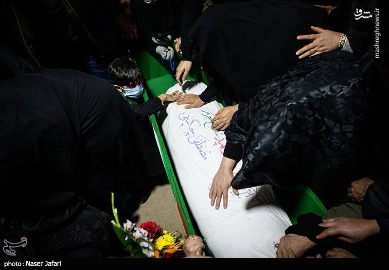 عکس/ بازگشت پیکر شهید مدافع حرم بعد از ۶ سال عکس/ بازگشت پیکر شهید مدافع حرم بعد از ۶ سال