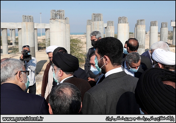 بازدید رئیسی از پروژه ملی پل خلیج فارس