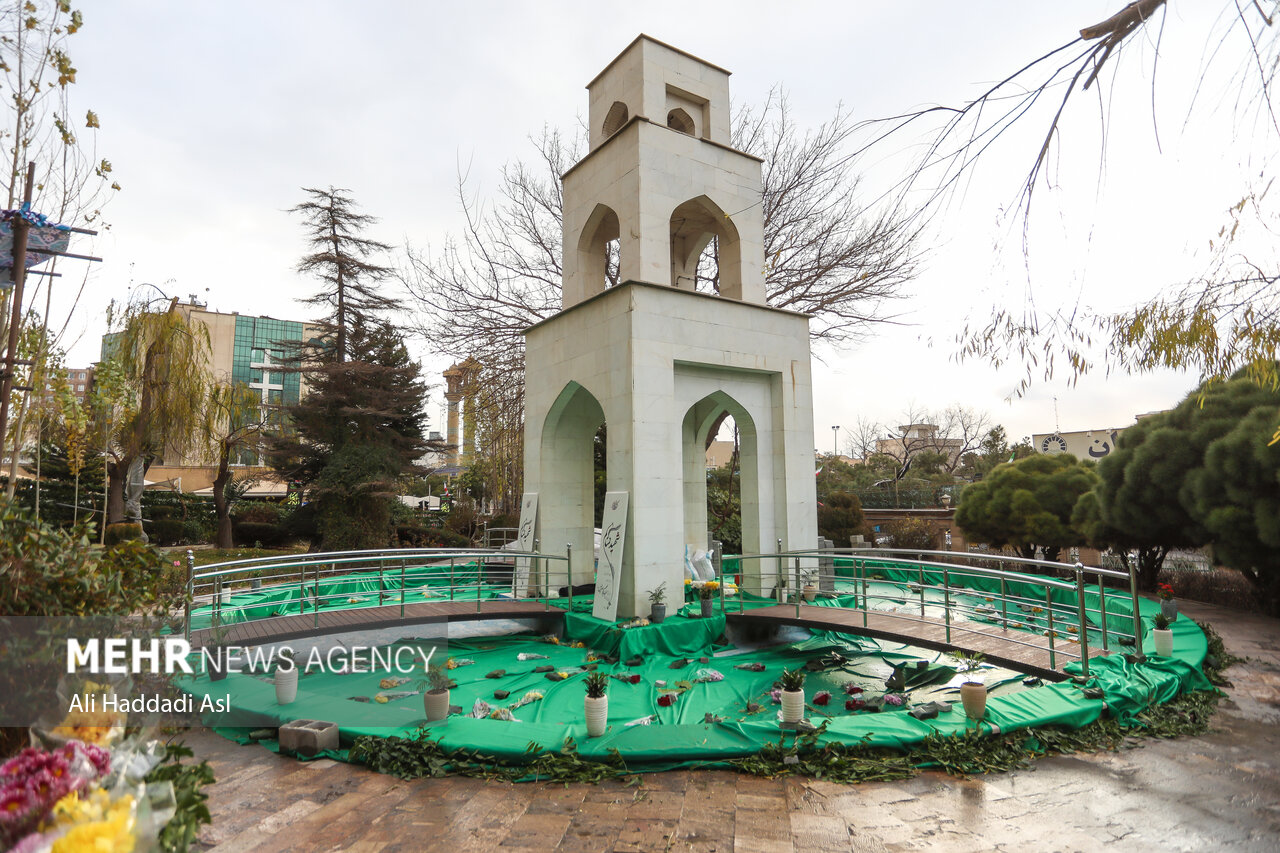 خاکسپاری دو شهید گمنام در وزارت کشور