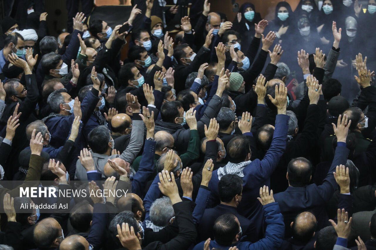 خاکسپاری دو شهید گمنام در وزارت کشور