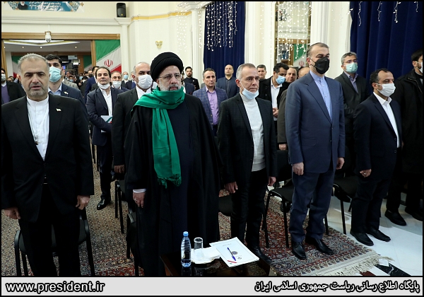 عکس/ شال سبز رئیسی در روسیه