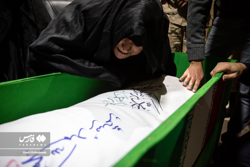 وداع با پیکر مطهر شهید محمد رستم وداع با پیکر مطهر شهید محمد رستم