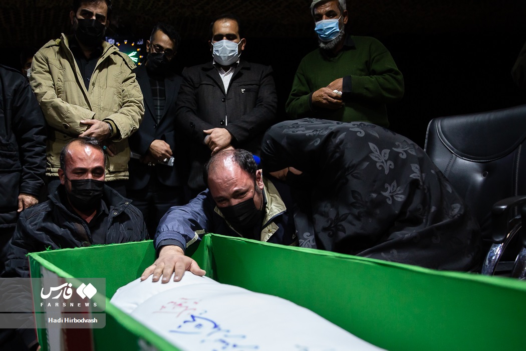 وداع با پیکر مطهر شهید محمد رستم وداع با پیکر مطهر شهید محمد رستم
