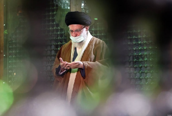عکس/ حضور رهبرانقلاب در مرقد مطهر امام خمینی(ره)