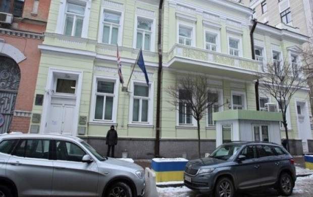 پرچم سفارت انگلیس در کییف پایین کشیده شد پرچم سفارت انگلیس در کییف پایین کشیده شد