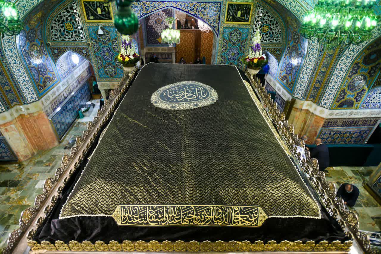 عکس/ تعویض پوش ضریح امام رضا علیه السلام