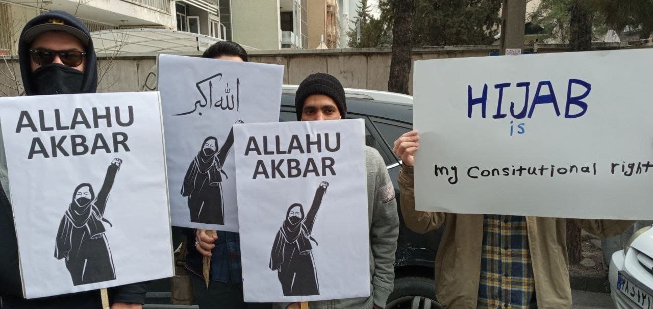 دانشجویان دانشگاه تهران در مقابل سفارت هند تجمع کردند دانشجویان دانشگاه تهران در مقابل سفارت هند تجمع کردند