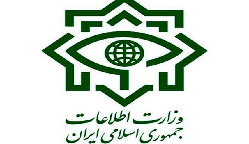 متهم جعل عناوین نهادهای حاکمیتی و امنیتی در تهران دستگیر شد متهم جعل عناوین نهادهای حاکمیتی و امنیتی در تهران دستگیر شد