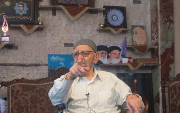 میگفتند خمینی سواد ندارد چون سیاسی است میگفتند خمینی سواد ندارد چون سیاسی است
