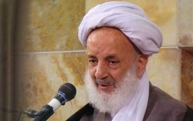 جلوی كسی از او تعريف و تمجيد نكنيد
