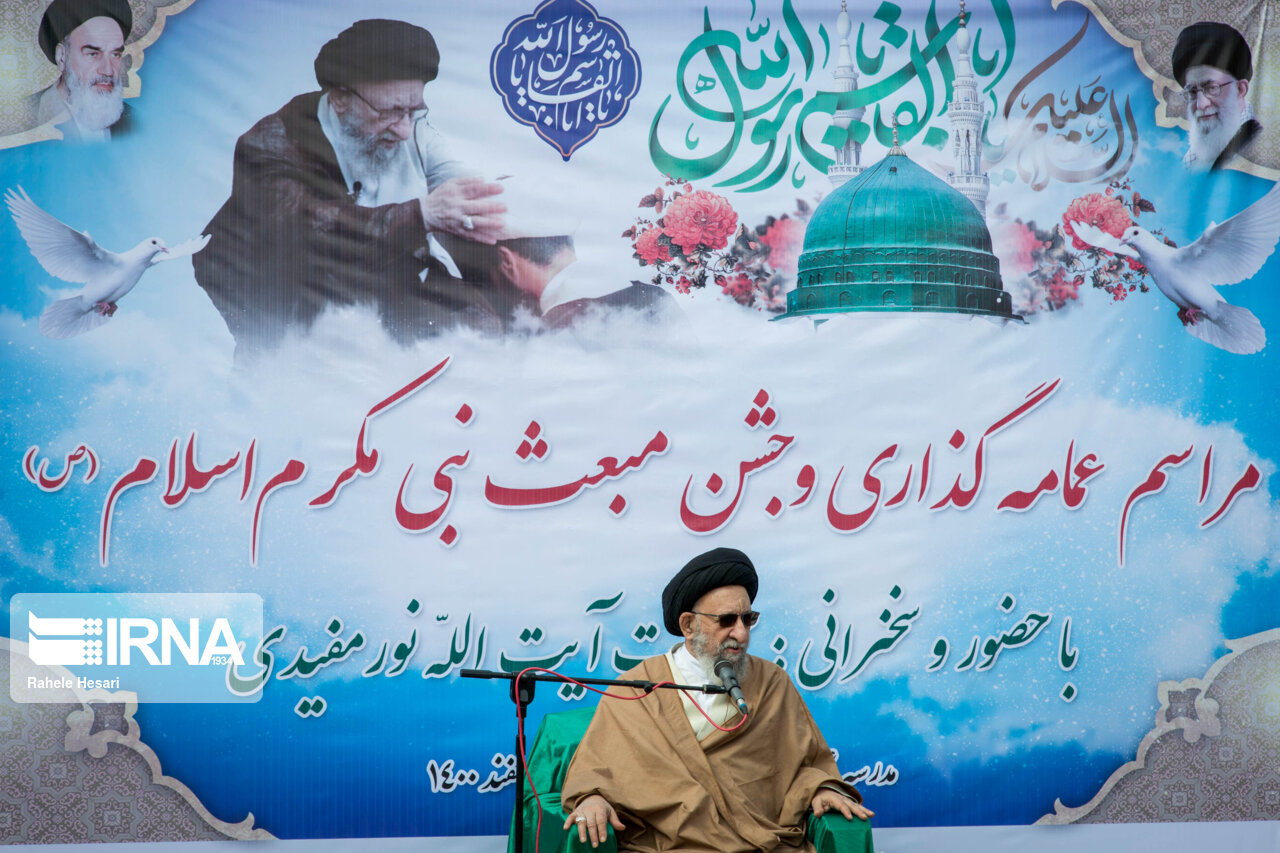 مراسم عمامه‌ گذاری طلاب در گلستان