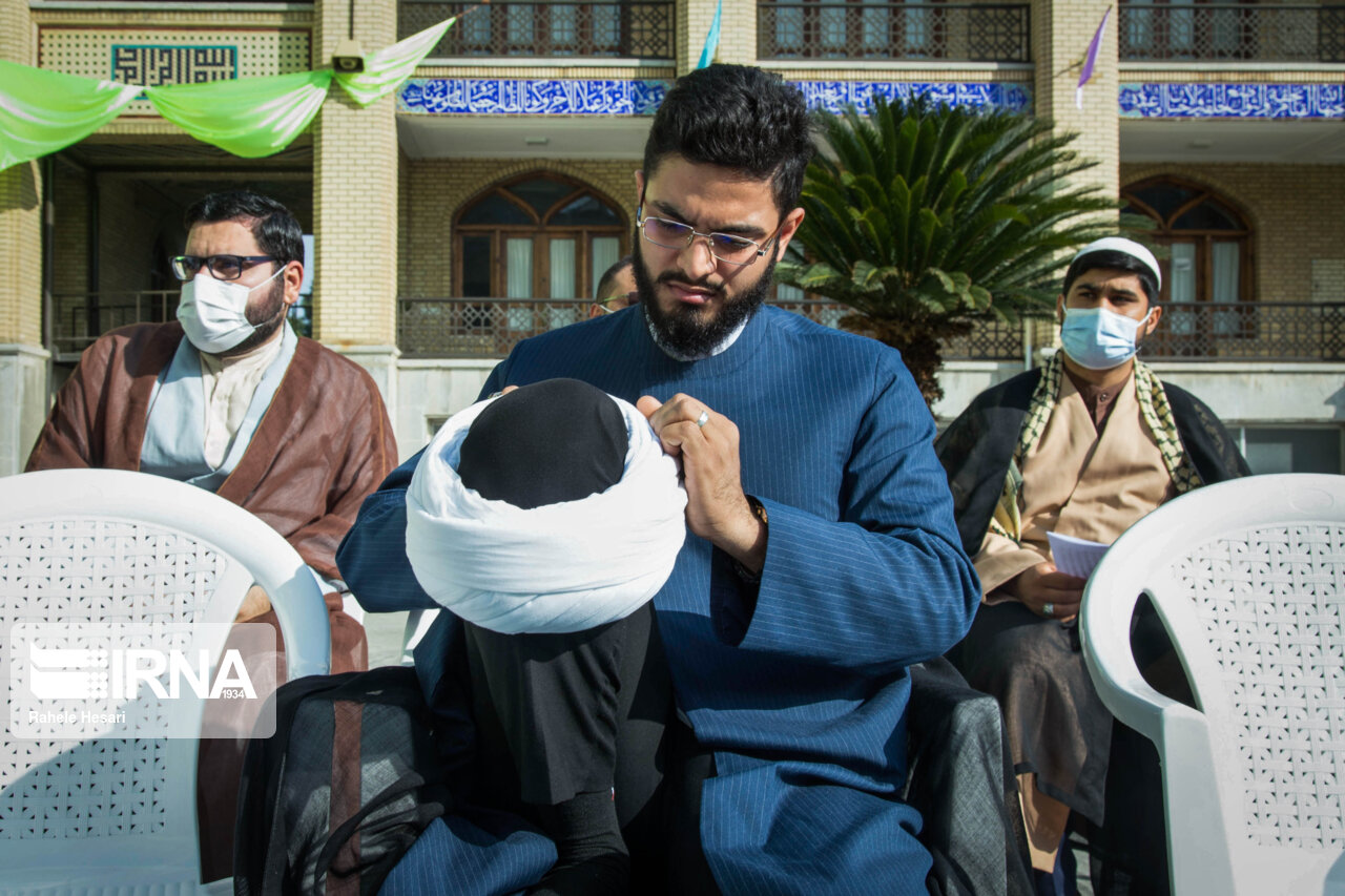 مراسم عمامه‌ گذاری طلاب در گلستان