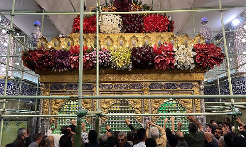 همزمان با اعیاد شعبانیه حرمهای کربلا با ۳ هزار شاخه گل تزئین شد+عکس همزمان با اعیاد شعبانیه حرمهای کربلا با ۳ هزار شاخه گل تزئین شد+عکس