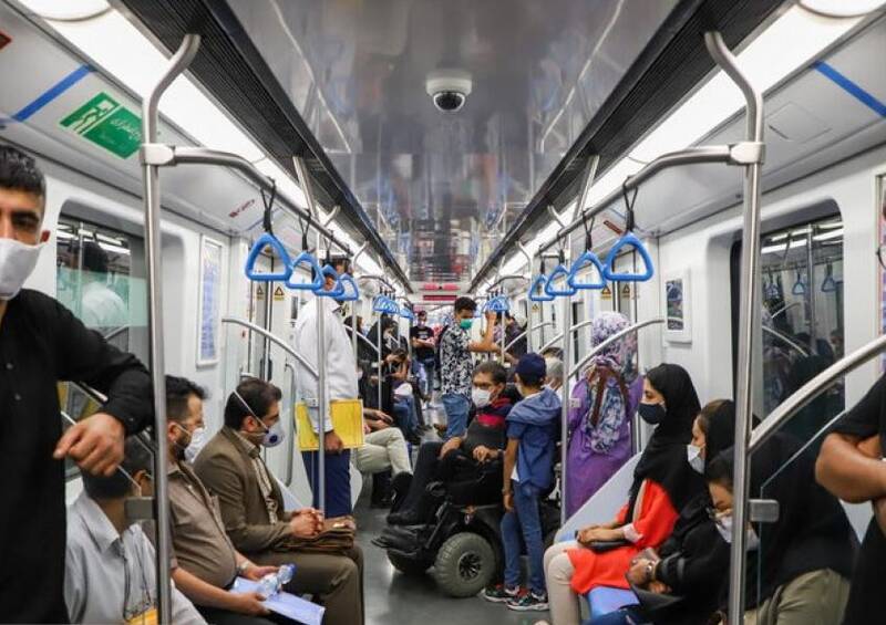 اینجا واگن مخصوص بانوان است؛ ورود آقایان ممنوع اینجا واگن مخصوص بانوان است؛ ورود آقایان ممنوع