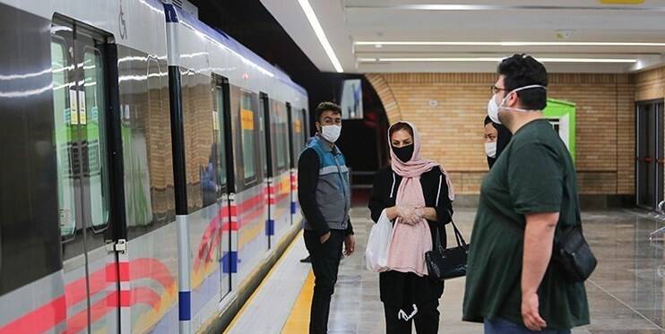 اینجا واگن مخصوص بانوان است؛ ورود آقایان ممنوع اینجا واگن مخصوص بانوان است؛ ورود آقایان ممنوع