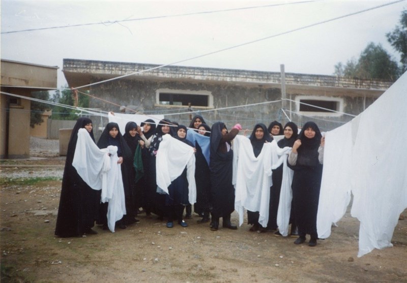 رونمایی از تقریظ رهبر انقلاب بر کتاب «حوض خون»/ داستان زنانی که صدام را عاصی کردند+ عکس و فیلم رونمایی از تقریظ رهبر انقلاب بر کتاب «حوض خون»/ داستان زنانی که صدام را عاصی کردند+ عکس و فیلم