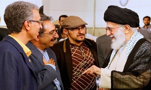 روایت دیدار طنزپردازان با رهبر انقلاب در نوروز ۱۴۰۱/ رهبر انقلاب حلقه اتصال هنرمندان رشته‌های مختلف است