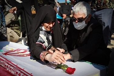ورود پیکر ۷۲ شهید تازه تفحص شده به کشور ورود پیکر ۷۲ شهید تازه تفحص شده به کشور